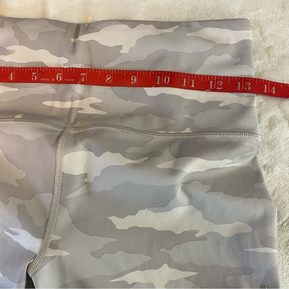 Athleta High Rise Elation Camo 7/8 Tight Leggings Tights in Taupe White sz S - Picture 11 of 13